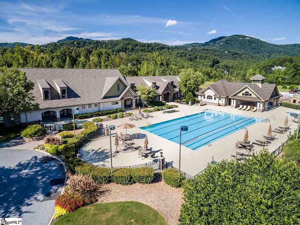 2nd image of 126 Valley Lake Trl