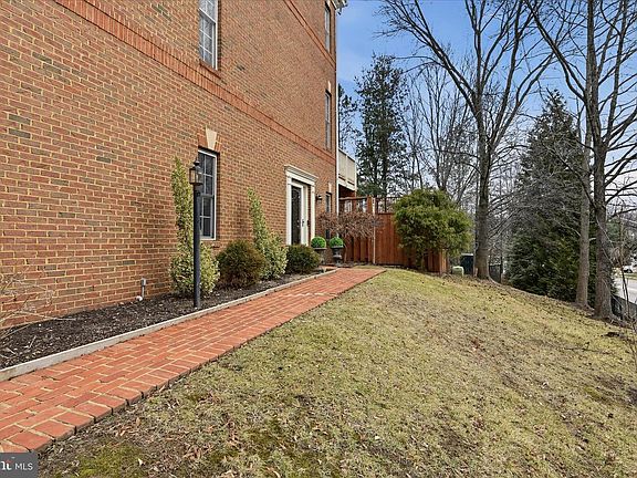 3rd image of 9632 Potters Hill Cir