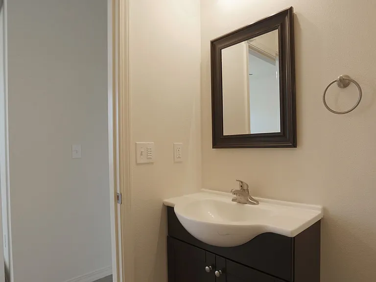 7180 N Leavitt Ave — Photo 10