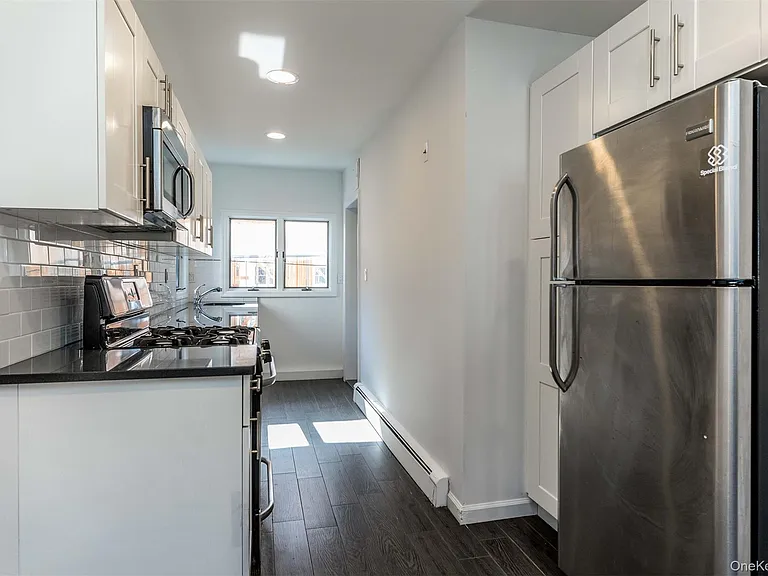 35 Tennesse Ave — Photo 9