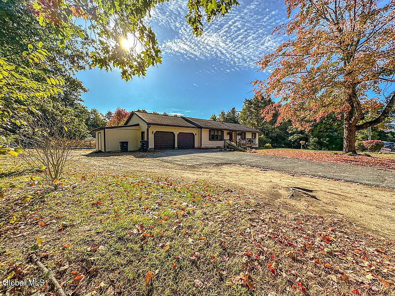 3rd image of 3 Fox Farm Road