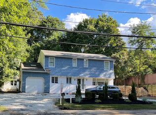 216 Woodbury Rd, Woodbury, NY 11797