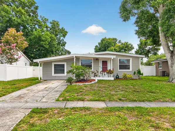 9042 Southern Comfort Dr, Largo, FL 33773