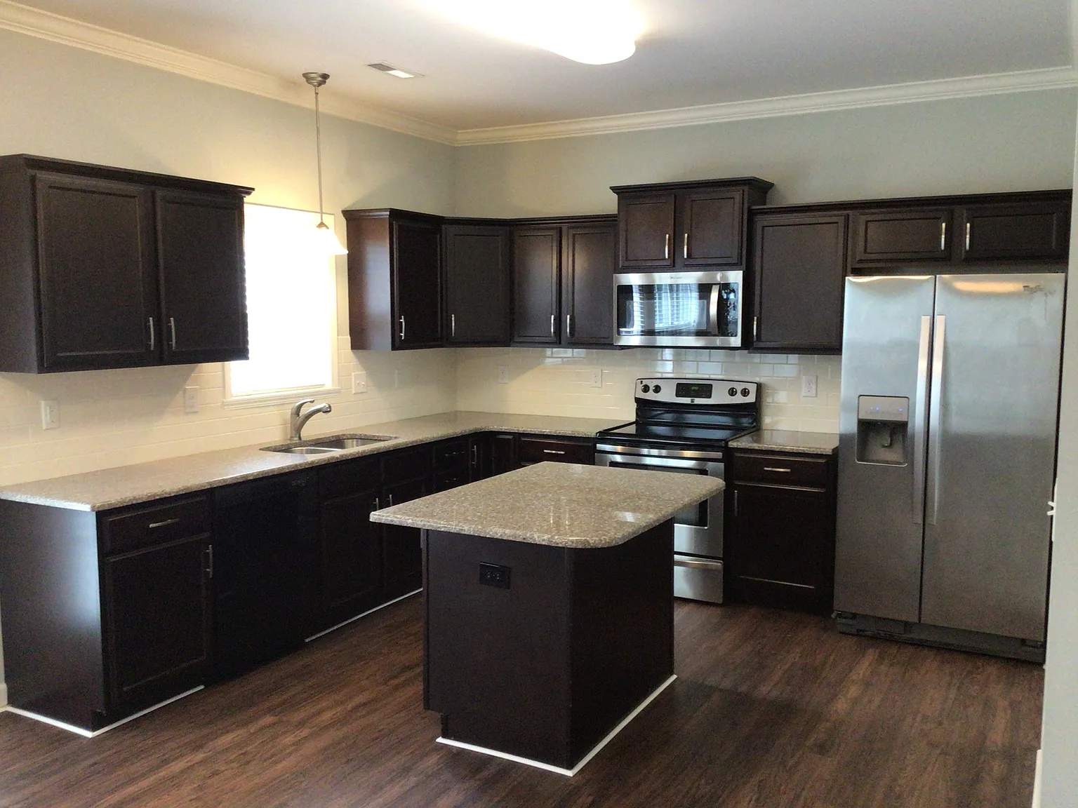 3 bed, 2.5 bath, 1920 sqft, $2,210 — Photo 3