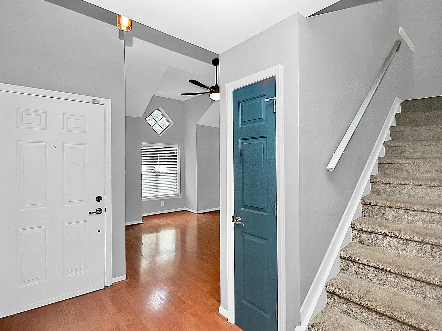 2 bed, 1295 sqft, $2,645 — Photo 4