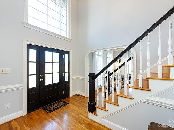 3rd image of 2590 Ashbourne Dr