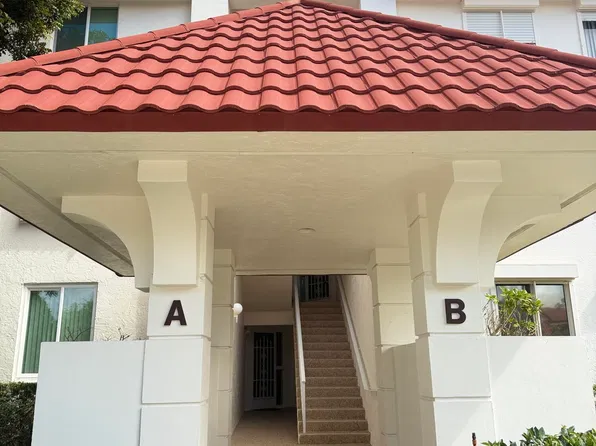 104 HALF MOON Circle #B1, Hypoluxo, FL 33462