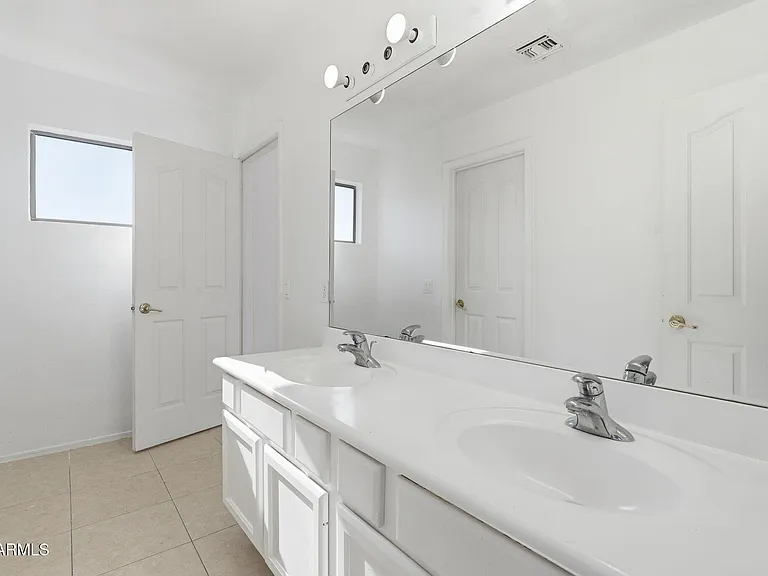 1166 E Stottler Dr — Photo 23
