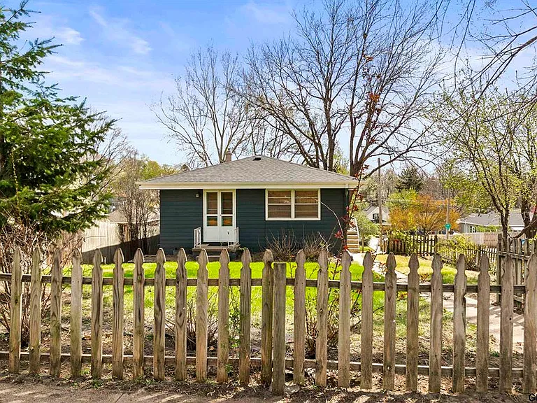 5518 Woolworth Ave — Photo 2