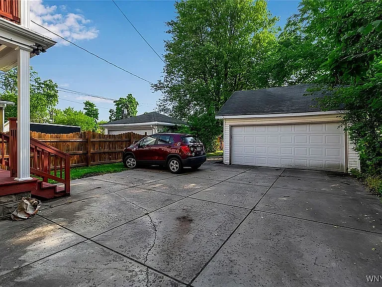 415 Colvin Ave — Photo 10