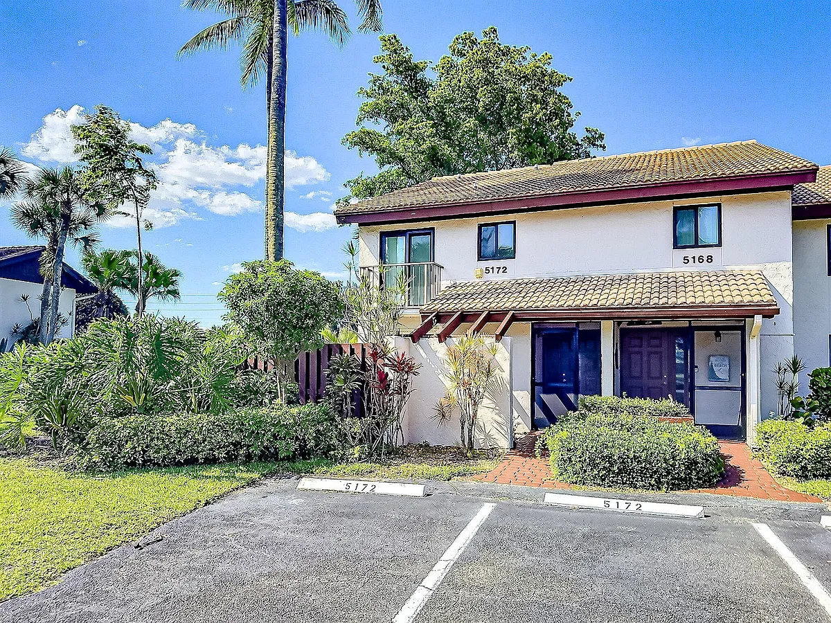 Building Photo - 5172 Fountains Dr S