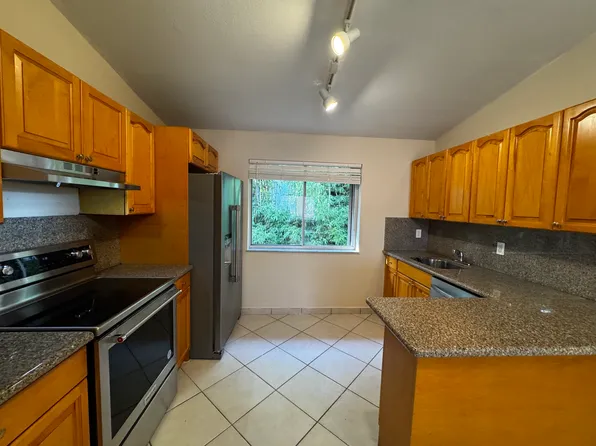 8027 Lake Dr, Miami, FL 33166