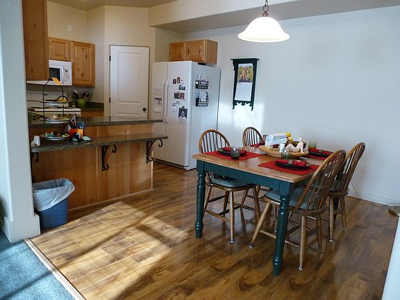 Spacious kitchen/dining-fridge included!