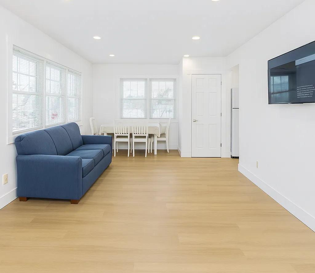 3 bed, $2,475 — Photo 2