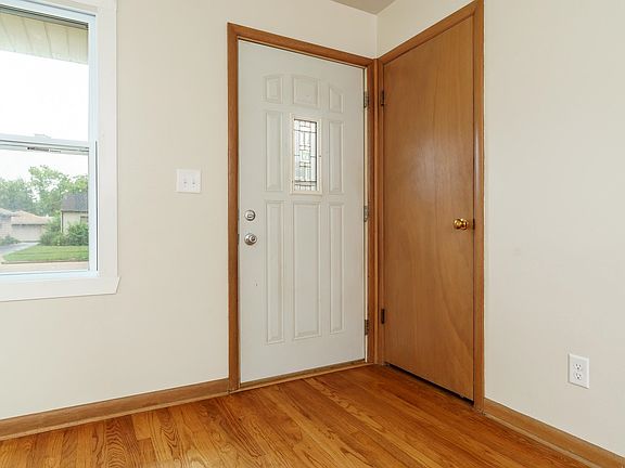 4th image of 2411 Barton Blvd