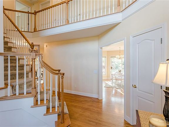 3rd image of 549 Fox Hunt Dr
