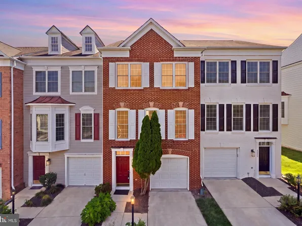 2524 Terra Cotta Cir, Herndon, VA 20171