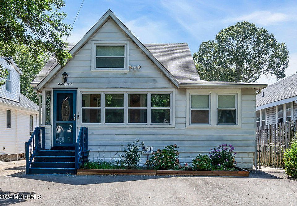 1st image of 804 Parkside Avenue