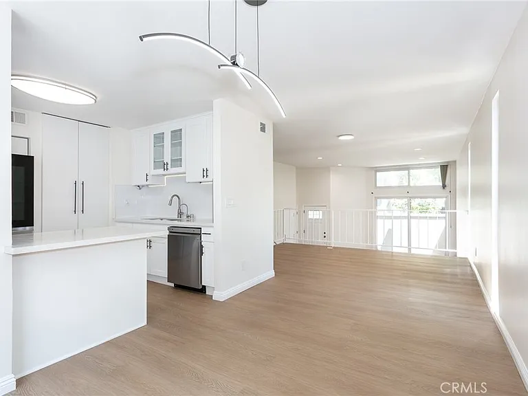 21901 Lassen St #113 — Photo 13