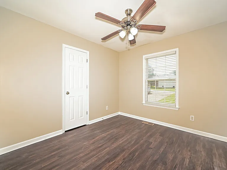 2619 Danbury Cir — Photo 13