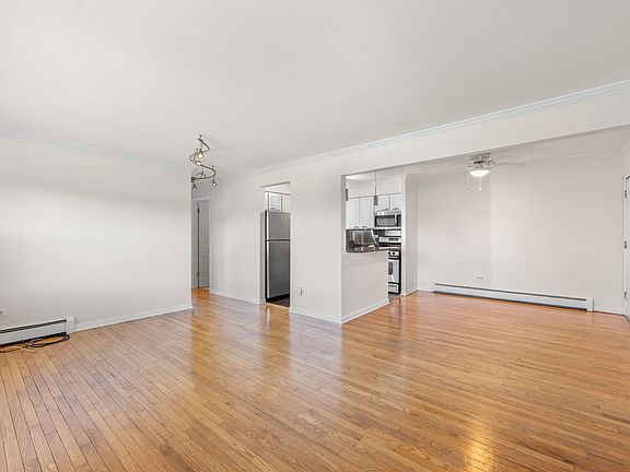 4th image of 301 W Chicago Ave #3NE