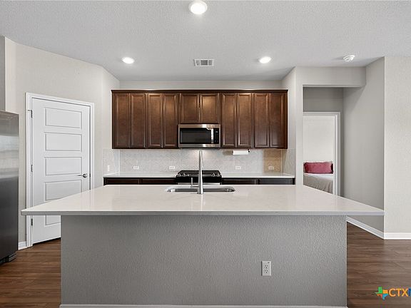 5th image of 1036 View Dr