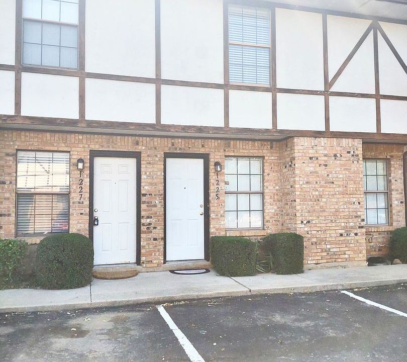 1st image of 1225 Dallas Dr