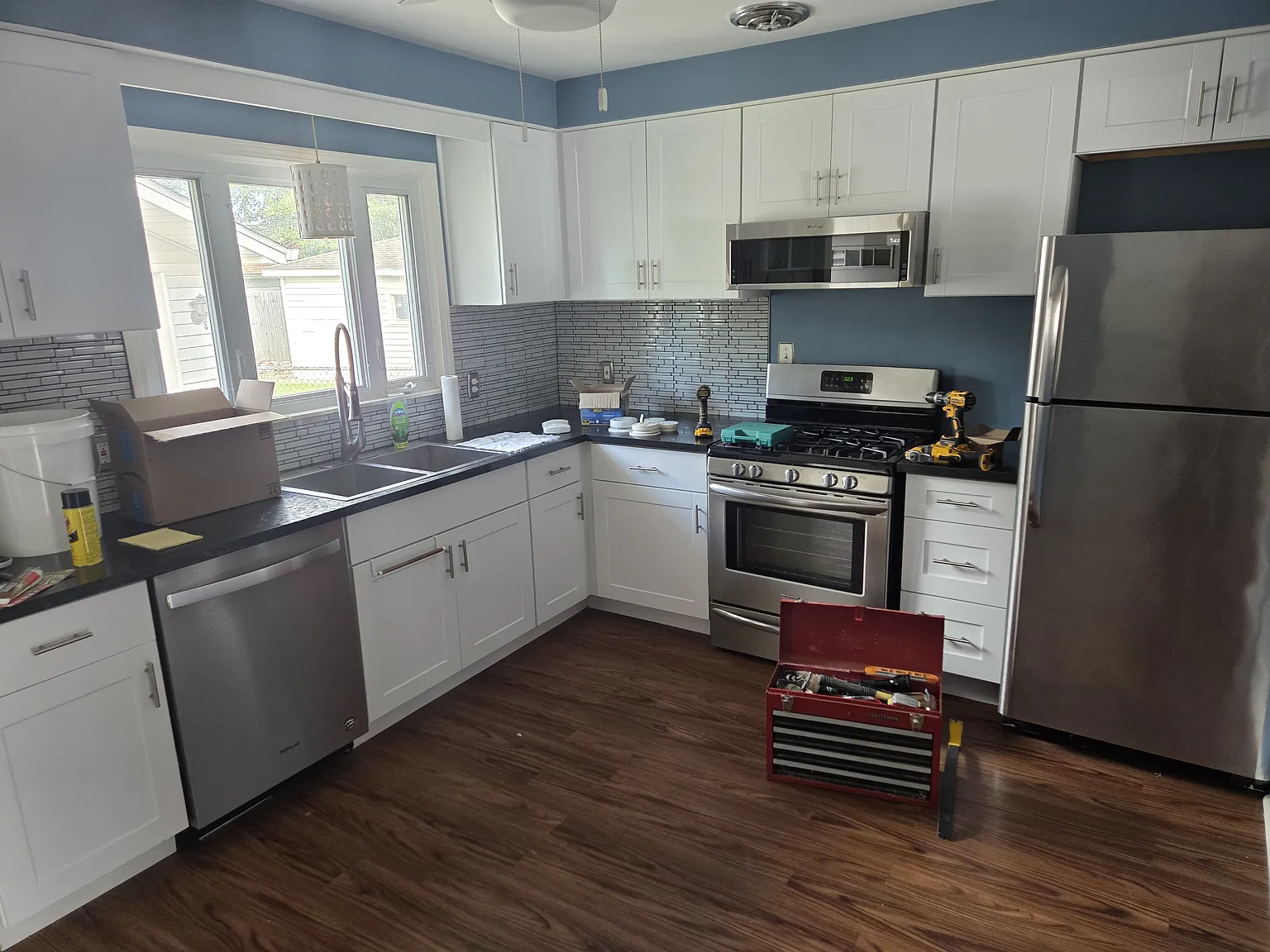 3 bed, 1074 sqft, $1,950 — Photo 4