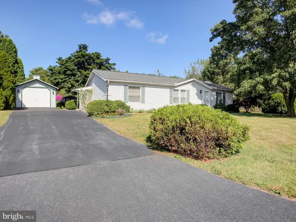 122 Cortland Cir, Shippensburg, PA 17257