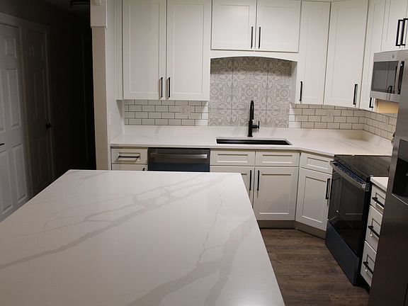 3rd image of 2071 Ellen St