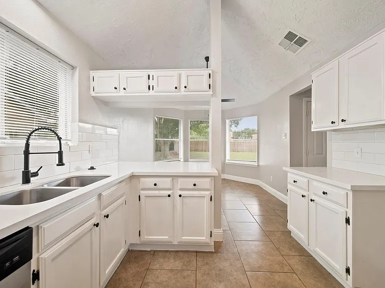 22039 Rivermead Dr — Photo 10