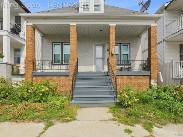 2405 Neibel St, Hamtramck, MI 48212