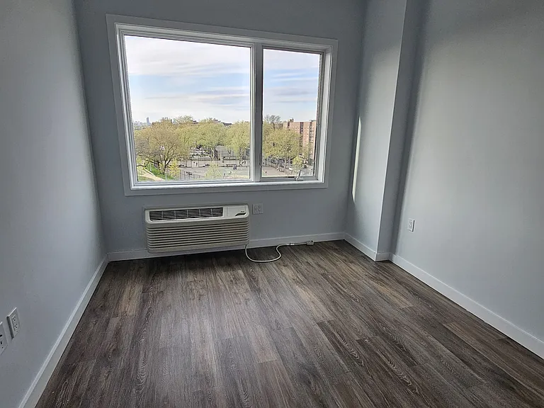 2735 E 12th St #6F — Photo 5