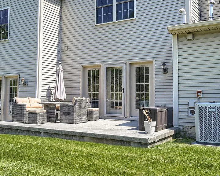 690 Stoverdale Rd — Photo 35