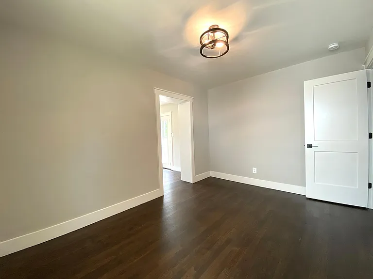 2221 Highland St — Photo 8