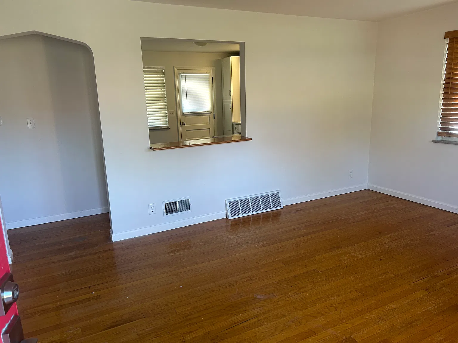 4 bed, 1377 sqft, $1,850 — Photo 2