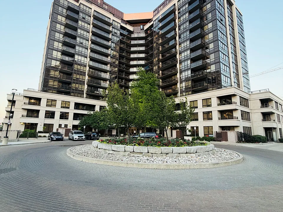 1060 Sheppard Ave W #909