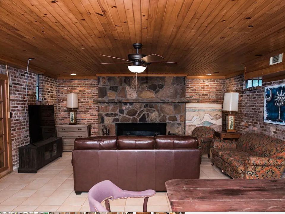 Fabulous basement unit with exposed brick and tile floors, fully furnished. Distinct bedroom for one, but there are two beds so two friends can share one bath.