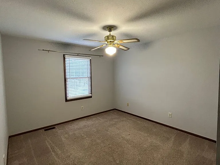 8659 Groveside Dr — Photo 16