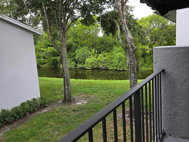 1141 Lake Victoria Dr #H — Photo 3