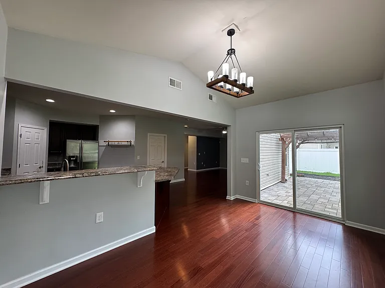 624 Leonard Ln — Photo 8