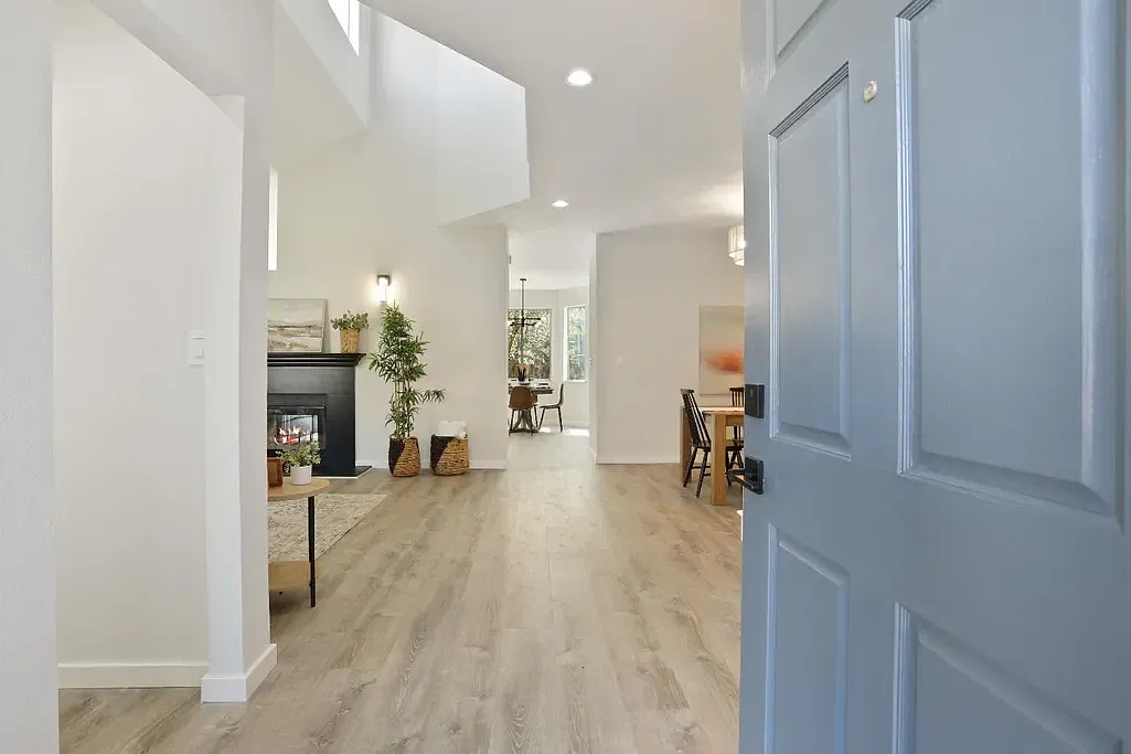 3 bed, 2.5 bath, 1939 sqft, $4,100 — Photo 2