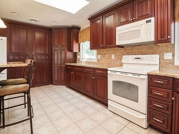 granite, high-end cabinetry