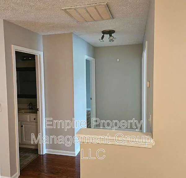202 Castlebury Dr — Photo 11