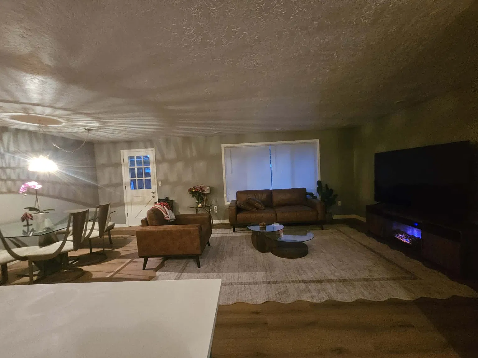 3 bed, 1140 sqft, $2,395 — Photo 3