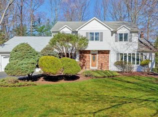 6 Ashby Ct, Manalapan, NJ 07726