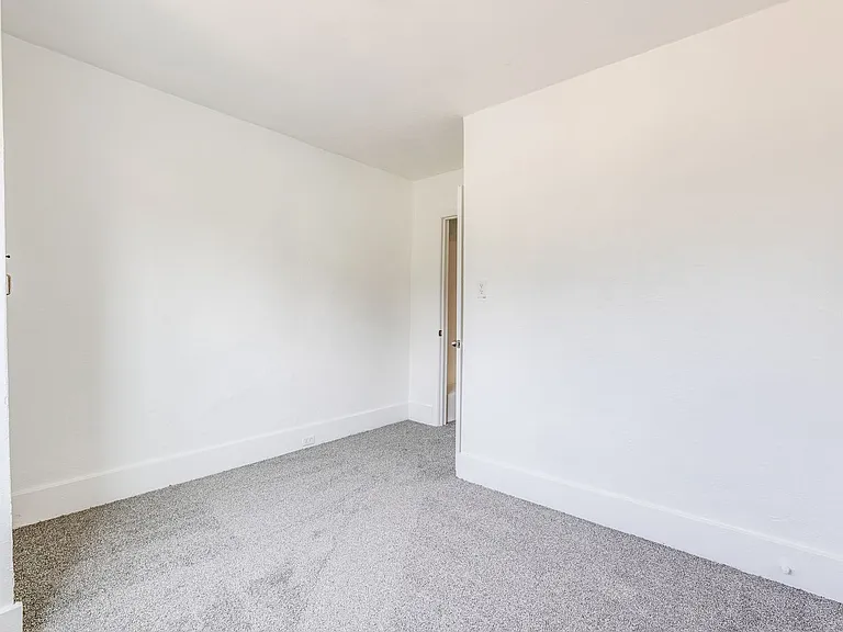 2120 Salisbury St S — Photo 32