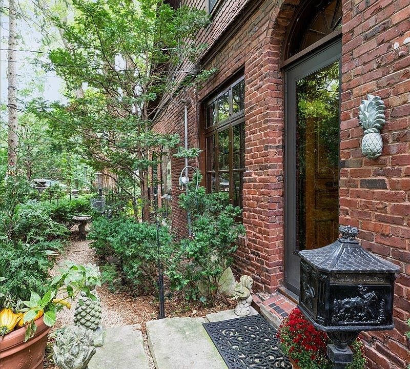 16th image of 738 N Broad St