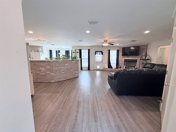 4th image of 561 Wells Rd