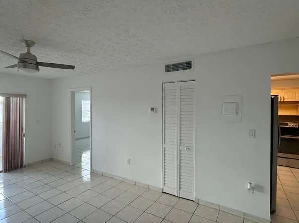 6090 W 18th Ave APT 329, Hialeah, FL 33012
